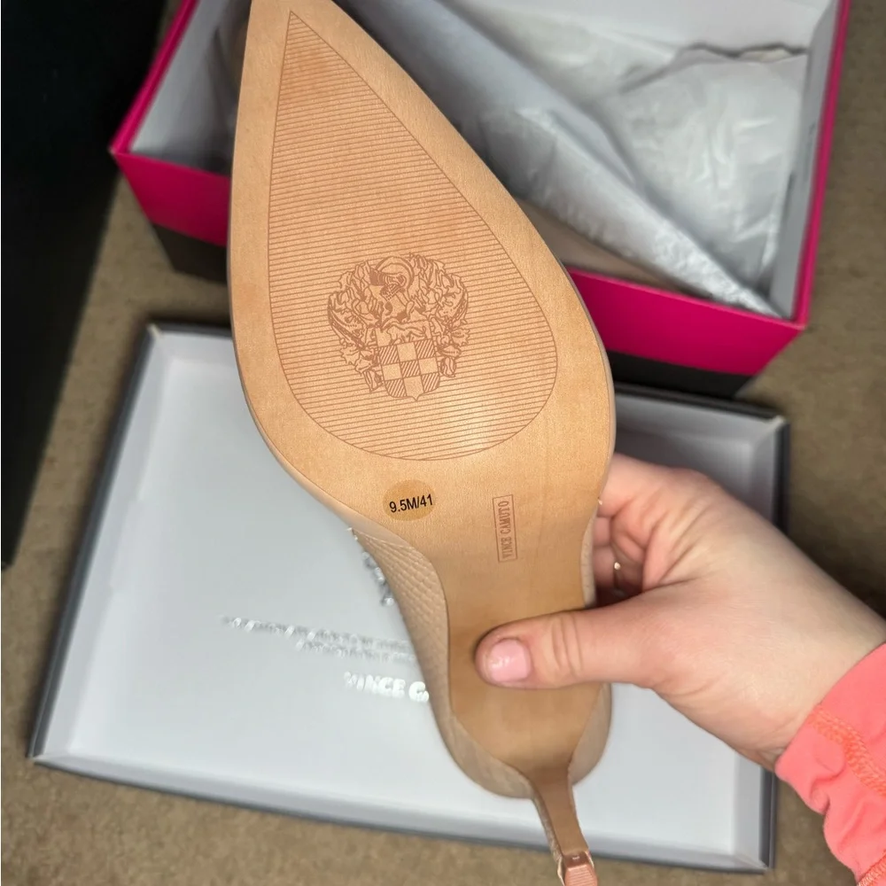 Vince Camuto Pumps - Picture 2 of 3